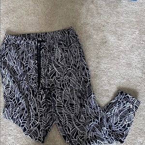 Lululemon On the Fly pant, size 4